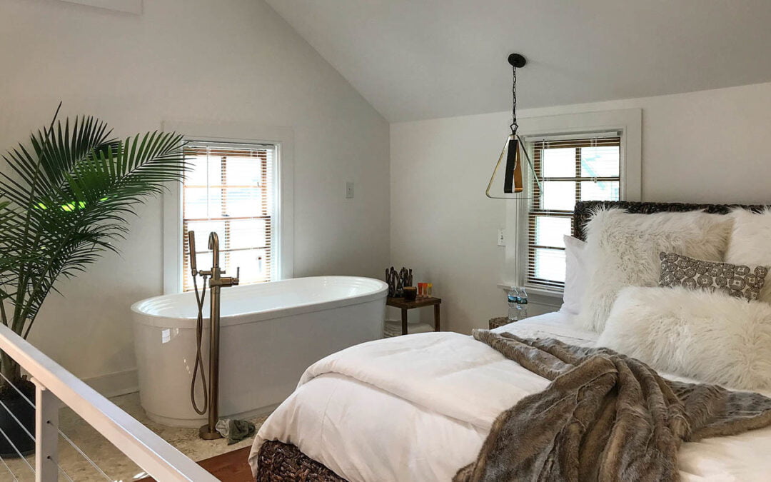 Decadent furnishings, glowing fireplaces and relaxing freestanding air bathtubs. You’ll never forget your stay at Casablanca.