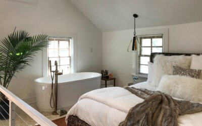 Decadent furnishings, glowing fireplaces and relaxing freestanding air bathtubs. You’ll never forget your stay at Casablanca.