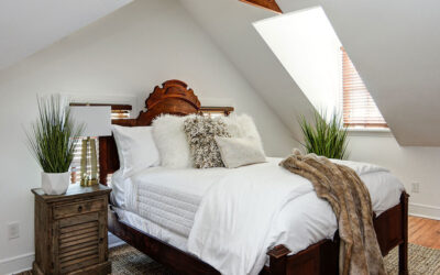 Casablanca’s Foxtail room is a lovely room with a Queen bed, a petite closet, cathedral ceilings and exposed beams, a large and luxurious private bathroom with shower, and a gorgeous environmentally sustainable monkey pod bathroom vanity.