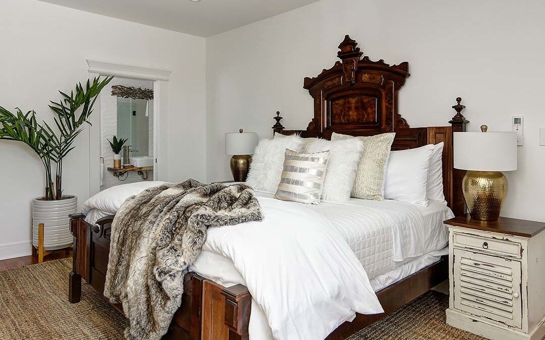 Which of our unique rooms will you choose for your romantic vacation at Casablanca? Perhaps Cape Jasmine, pictured? Cape May awaits!