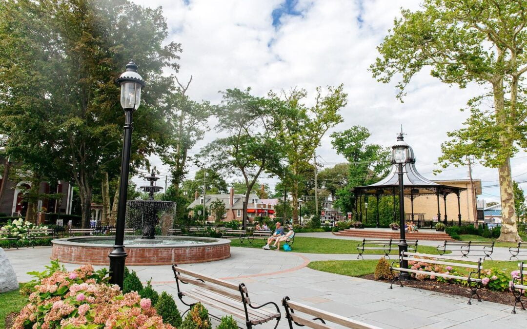 Casablanca offers walkability to the most charming corners of Cape May, including dining, shopping, the theater, and live music in the park.