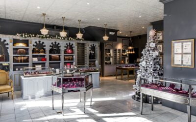 Cape May is a dreamy destination for holiday shopping. Tag someone who needs to be reminded that diamonds are a girl’s best friend. @queenmayjewelry @washingtonstreetmall