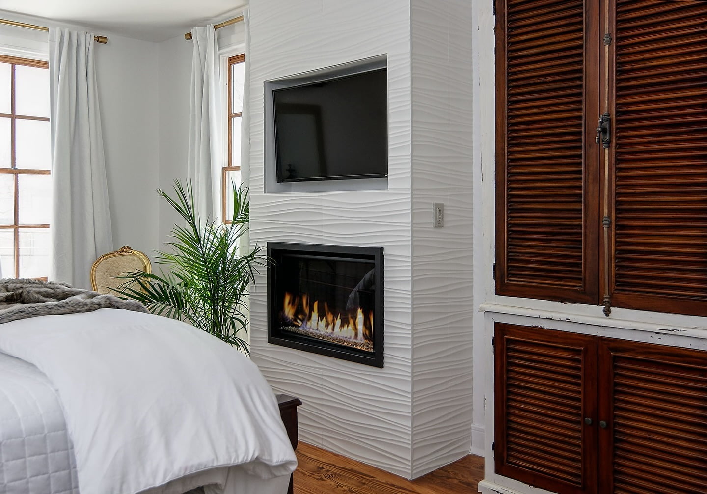 Spring is our favorite season for marrying cozy evening fires with early morning beach walks and afternoons in town in between Book your 2024 stay at now
